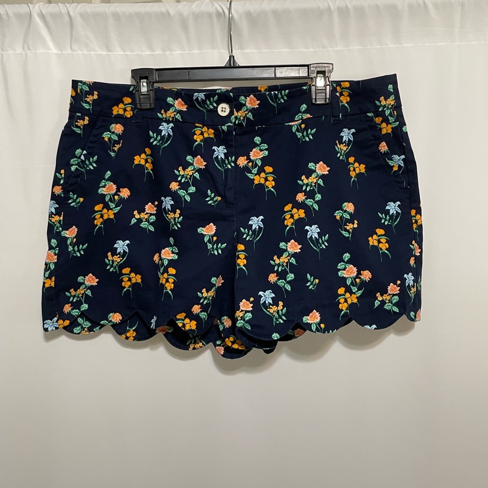 Crown & Ivy Scalloped Shorts